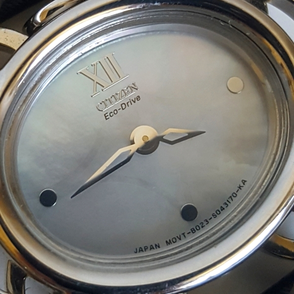 CITIZEN Eco-Drive Crystals & Mother of Pearl Women's Watch 💕 Needs a Battery! - Picture 13 of 14